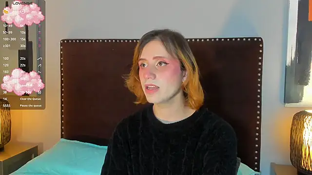 Snapshot of seraphine_star chatting on February 22, 12:01 am seraphine star online show from February 22, 12:01 am