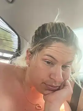 toomuchofafreak online show from March 9, 4:00 pm