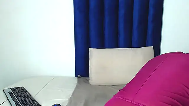 Pinkdollyg online show from December 2, 9:10 pm