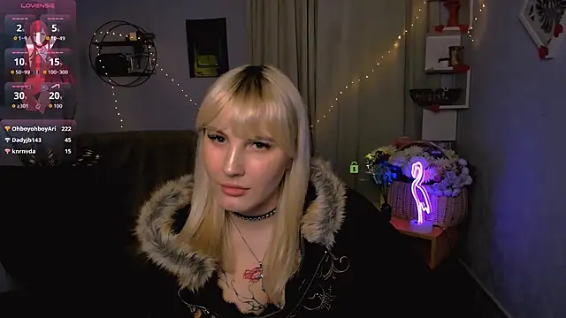 Snapshot of marta_smith chatting on March 16, 1:22 am marta smith online show from March 16, 1:22 am