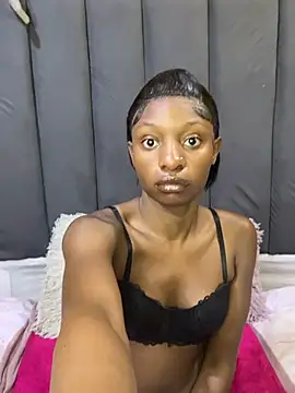 Snapshot of LonelyQueenxx25 chatting on July 3, 11:00 pm LonelyQueenxx25 online show from July 3, 11:00 pm