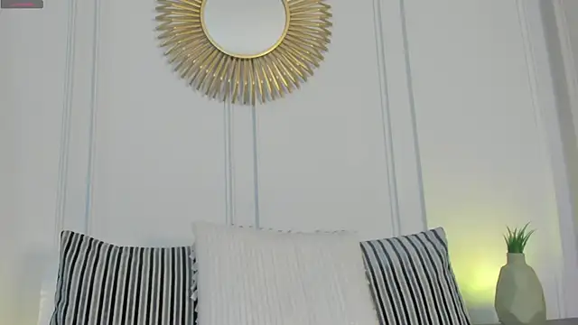 CharlotteBrownn  online show from April 18, 12:36 am