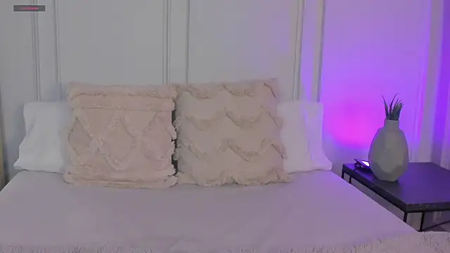 Snapshot of CharlotteBrownn_ chatting on May 27, 1:57 am CharlotteBrownn online show from May 27, 1:57 am