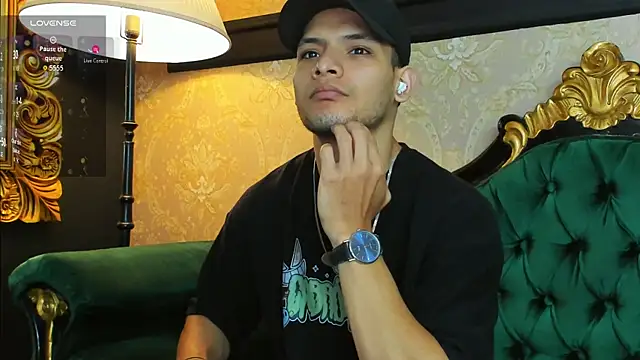 Snapshot of AlessandroKiing chatting on July 6, 10:45 pm AlessandroKiing online show from July 6, 10:45 pm