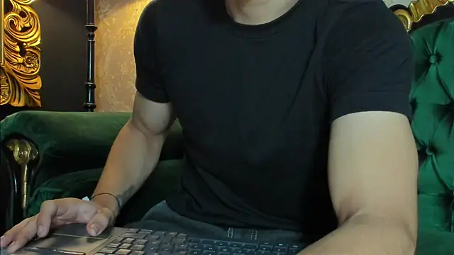 Snapshot of AlessandroKiing chatting on July 9, 10:25 pm AlessandroKiing online show from July 9, 10:25 pm