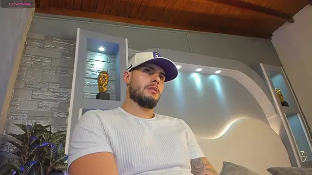 dominic de luca online show from April 15, 3:02 am