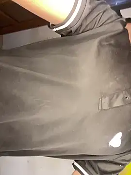 Snapshot of elfernh chatting on October 1, 3:45 am elfernh online show from October 1, 3:45 am