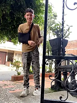 Snapshot of elfernh chatting on October 12, 8:19 pm elfernh online show from October 12, 8:19 pm