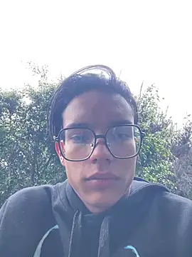 Snapshot of diegoand0911 chatting on May 17, 3:30 pm diegoand0911 online show from May 17, 3:30 pm
