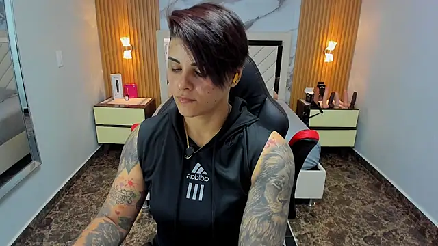 KAROLLJONES1 online show from February 10, 7:29 pm