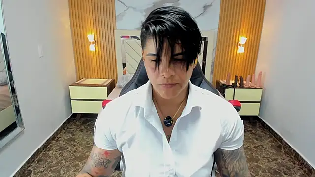 Snapshot of KAROLLJONES1 chatting on April 24, 7:16 pm KAROLLJONES1 online show from April 24, 7:16 pm