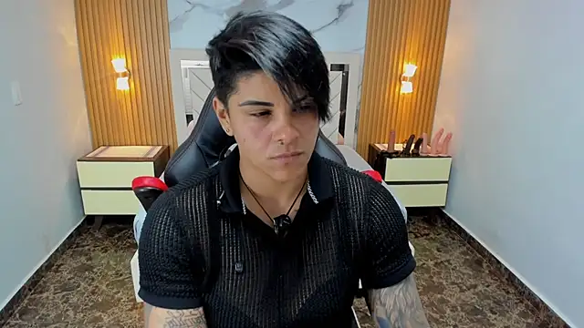 Snapshot of KAROLLJONES1 chatting on April 27, 7:12 pm KAROLLJONES1 online show from April 27, 7:12 pm