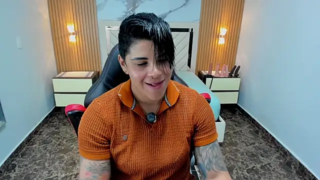 Snapshot of KAROLLJONES1 chatting on May 1, 12:32 pm KAROLLJONES1 online show from May 1, 12:32 pm