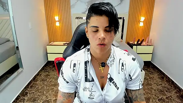 Snapshot of KAROLLJONES1 chatting on May 8, 7:19 pm KAROLLJONES1 online show from May 8, 7:19 pm