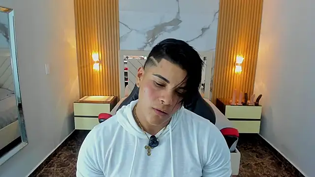 Snapshot of KAROLLJONES1 chatting on May 25, 7:31 pm KAROLLJONES1 online show from May 25, 7:31 pm