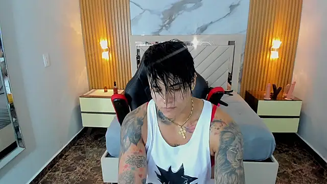 Snapshot of KAROLLJONES1 chatting on June 5, 12:50 am KAROLLJONES1 online show from June 5, 12:50 am