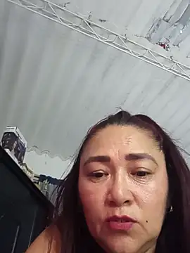 Snapshot of linda_luna29 chatting on June 24, 5:28 am linda luna29 online show from June 24, 5:28 am