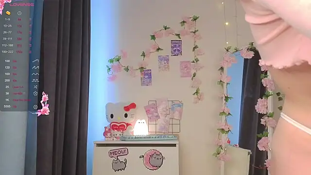 Snapshot of roxydolll chatting on July 11, 2:36 am roxydolll online show from July 11, 2:36 am