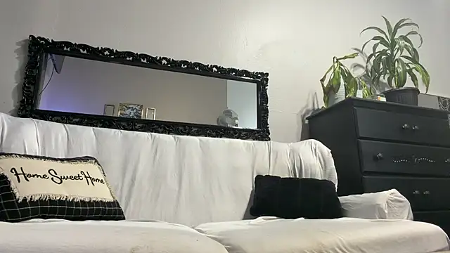 Pussyismyfavoritetaste online show from April 25, 7:00 pm