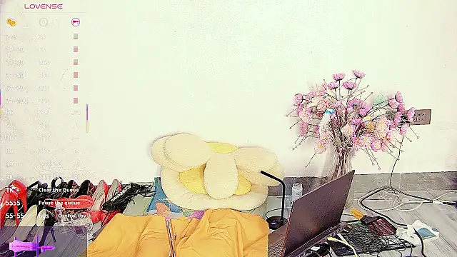 Snapshot of Solsken_ chatting on October 10, 8:35 am Solsken online show from October 10, 8:35 am