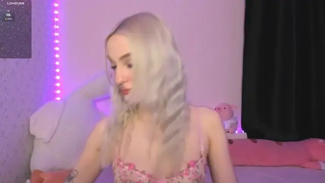 succubantra online show from January 14, 2:01 pm