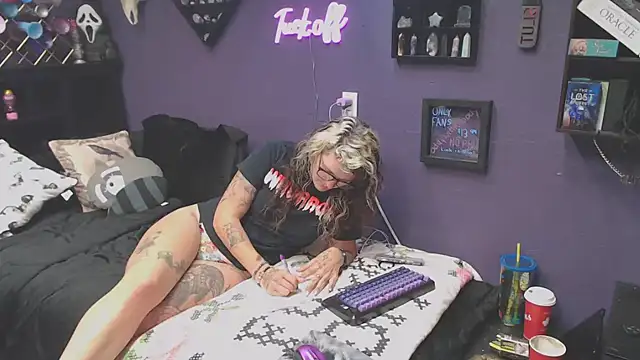 oddywithabody online show from October 24, 5:26 am