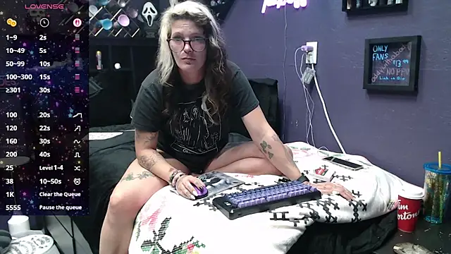 oddywithabody online show from November 2, 7:55 am