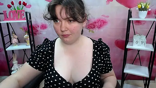 Snapshot of NeonilaLisova chatting on May 9, 11:04 am NeonilaLisova online show from May 9, 11:04 am
