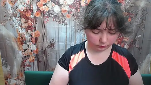 Snapshot of NeonilaLisova chatting on May 12, 11:07 am NeonilaLisova online show from May 12, 11:07 am