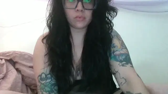 Snapshot of GypsyMamacita chatting on June 21, 8:11 pm GypsyMamacita online show from June 21, 8:11 pm