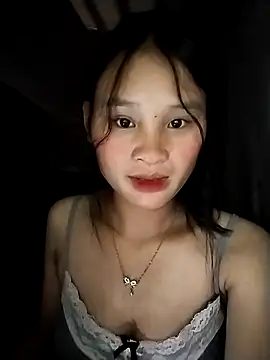 Snapshot of saronla_03 chatting on October 6, 7:39 am saronla 03 online show from October 6, 7:39 am