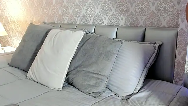 BellaNixs online show from December 1, 3:33 am