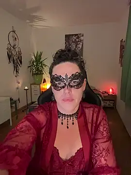 Nadja Noir online show from December 3, 5:00 pm