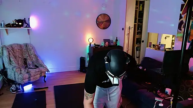 Snapshot of puptank chatting on September 12, 2:11 am puptank online show from September 12, 2:11 am