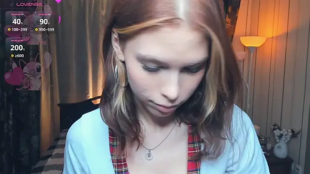 KyraConze online show from October 6, 8:28 pm