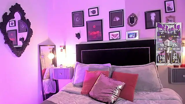 Snapshot of pinkk_deemon chatting on May 24, 1:05 pm pinkk deemon online show from May 24, 1:05 pm