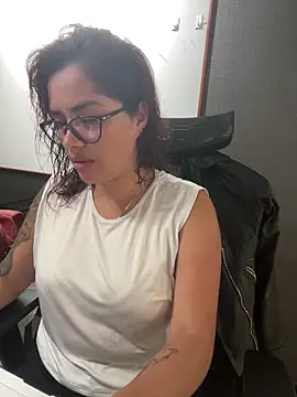 Camila Garcia  online show from September 27, 2:00 pm