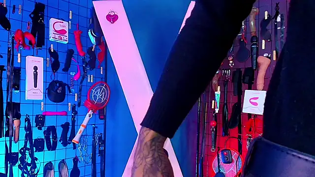 Snapshot of Emily_bdsm chatting on October 12, 4:00 am Emily bdsm online show from October 12, 4:00 am