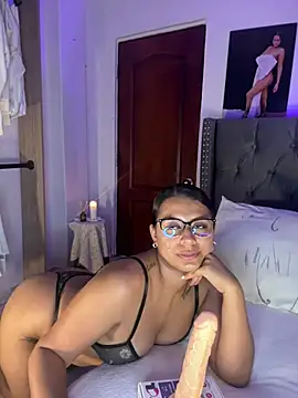 Snapshot of ema_zoe chatting on July 9, 12:04 am ema zoe online show from July 9, 12:04 am