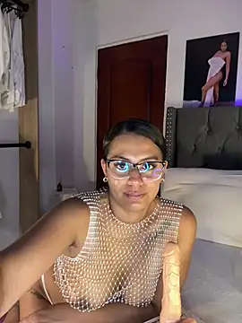 Snapshot of ema_zoe chatting on July 19, 12:03 am ema zoe online show from July 19, 12:03 am