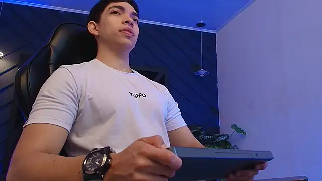 Eryonbradley online show from March 3, 11:27 am