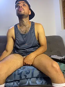 Snapshot of tomas_smith1 chatting on April 12, 11:21 pm tomas smith1 online show from April 12, 11:21 pm