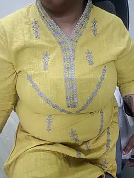 Snapshot of Bhabhiji1 chatting on April 23, 11:31 am Bhabhiji1 online show from April 23, 11:31 am