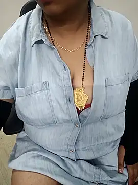 Snapshot of Bhabhiji1 chatting on April 24, 7:11 am Bhabhiji1 online show from April 24, 7:11 am