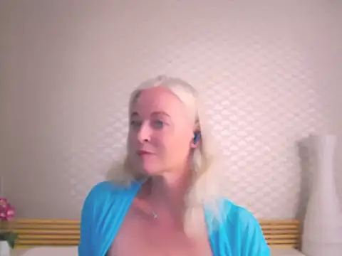 Snapshot of Anais_Janson chatting on August 5, 4:10 pm Anais Janson online show from August 5, 4:10 pm