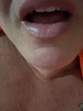 Snapshot of MaluLemos chatting on October 4, 2:20 am MaluLemos online show from October 4, 2:20 am