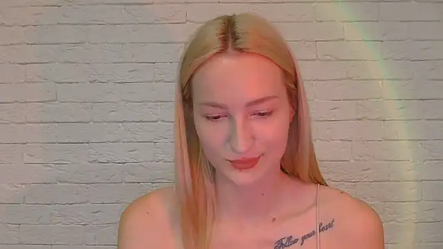 Snapshot of Alice_Sweet_01 chatting on June 16, 6:32 pm Alice Sweet 01 online show from June 16, 6:32 pm