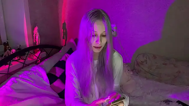 Snapshot of Elaincutee chatting on September 11, 10:10 pm Elaincutee online show from September 11, 10:10 pm