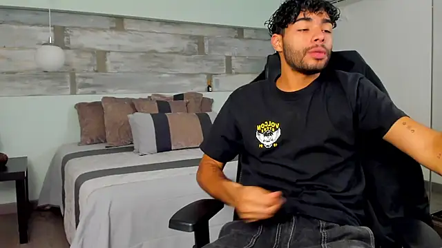 RaphaelDufort online show from December 16, 5:51 pm