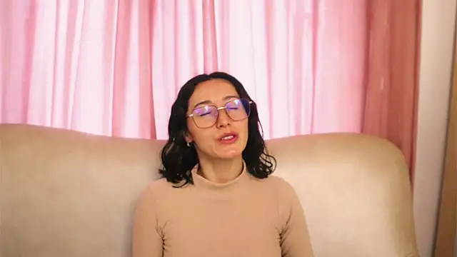 Snapshot of Ginevra_esposito chatting on May 22, 1:17 pm Ginevra esposito online show from May 22, 1:17 pm